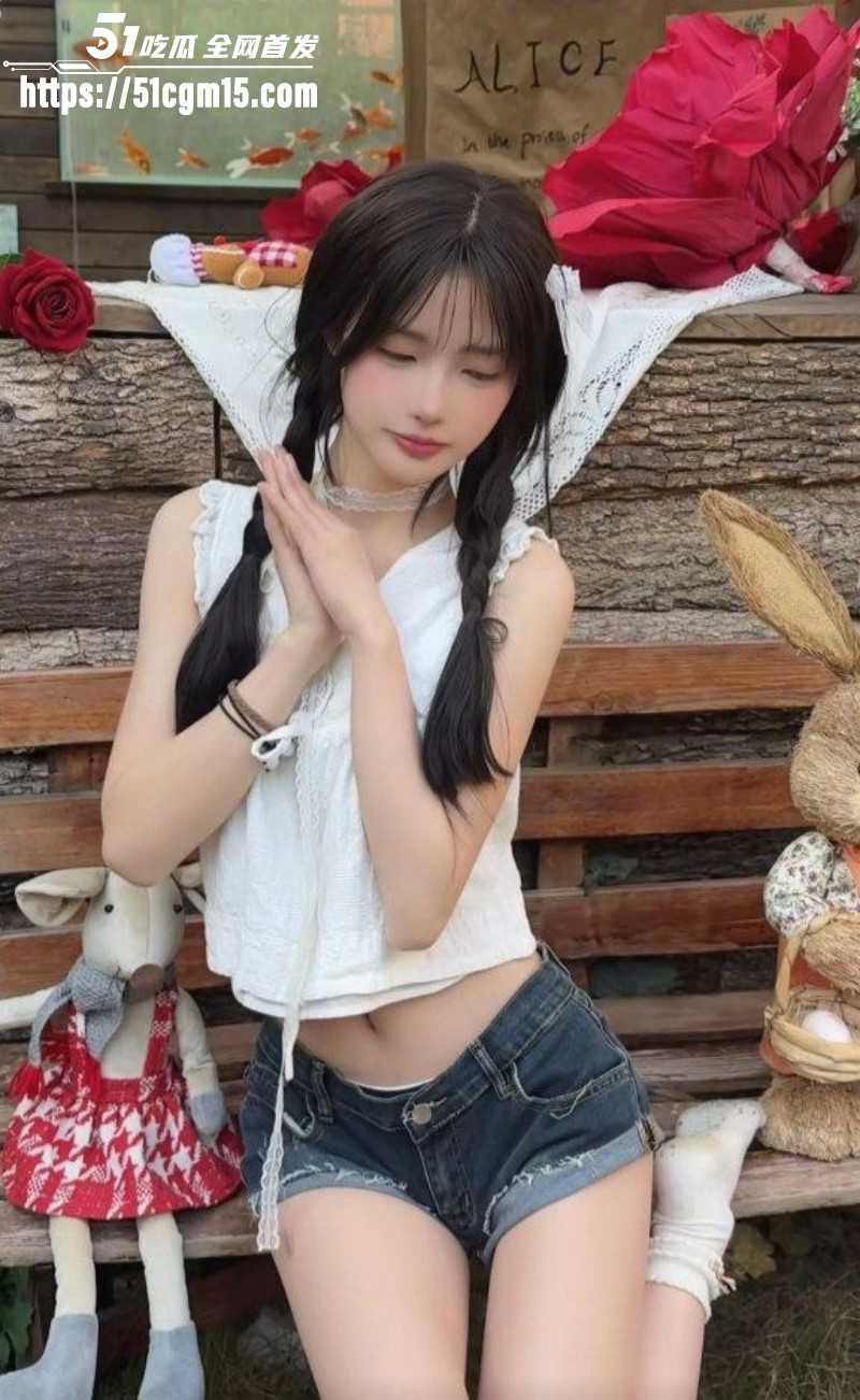 抖音网红一只香下海视频09 抖音网红一只香下海视频09