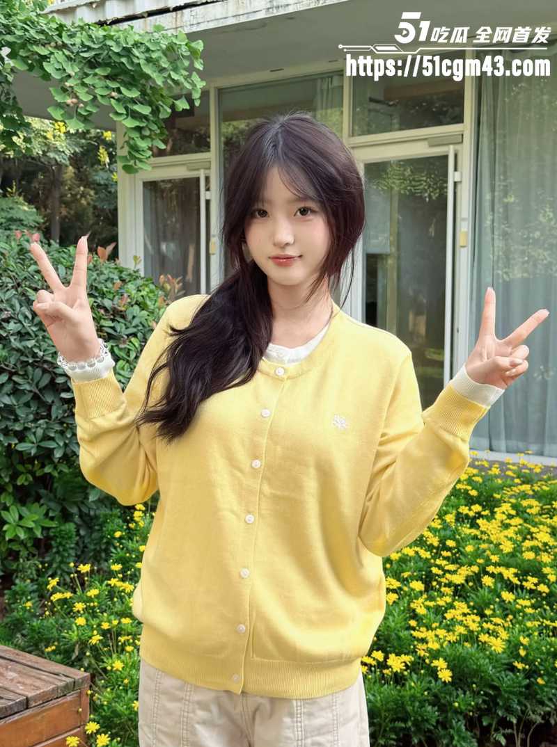 美乳学生妹裸聊发骚自拍 5 美乳学生妹裸聊发骚自拍 5