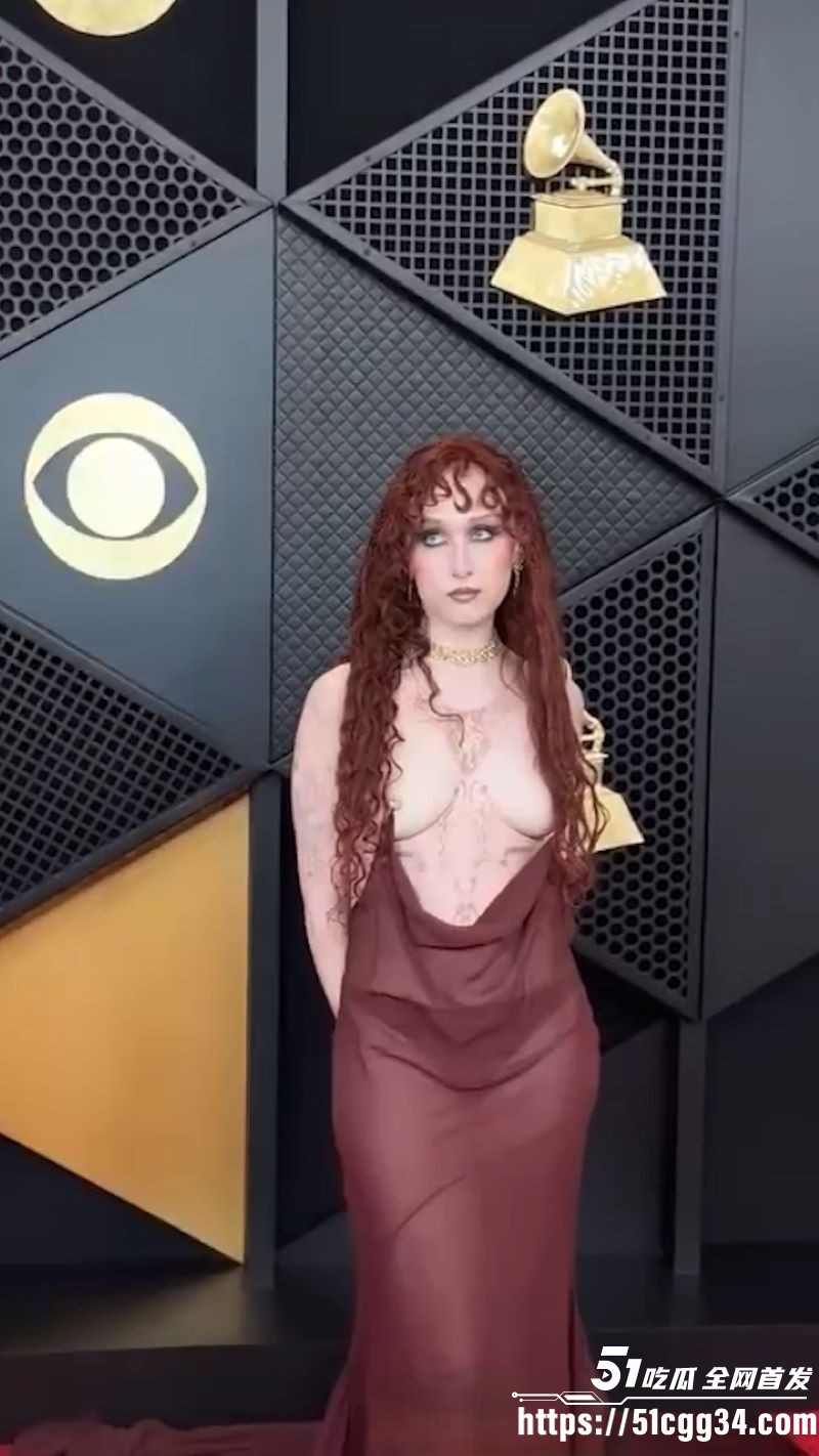美国歌手查佩尔·罗恩格莱美红毯炸场 6 美国歌手查佩尔·罗恩格莱美红毯炸场 6