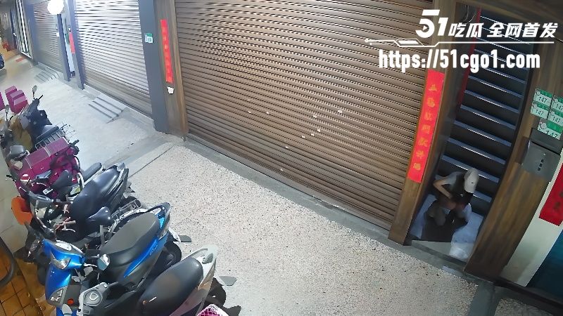 小仙女楼梯口拉屎4 小仙女楼梯口拉屎4