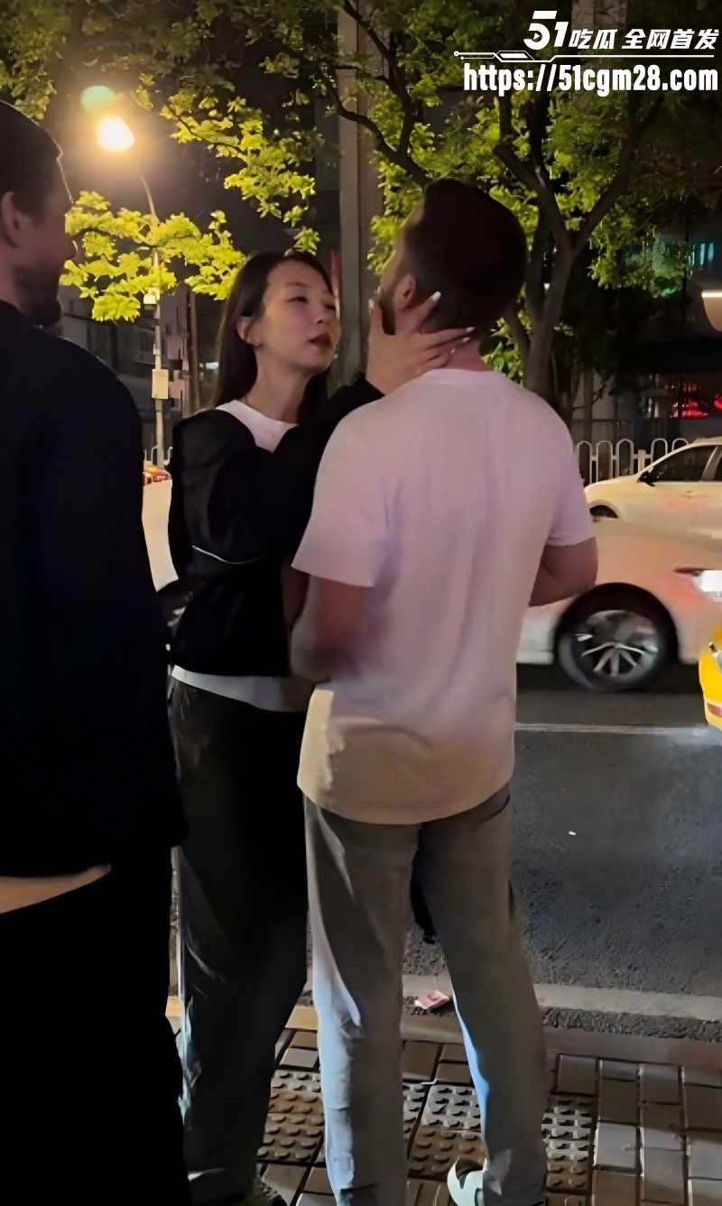 三里屯酒吧一拖二老外视频04 三里屯酒吧一拖二老外视频04