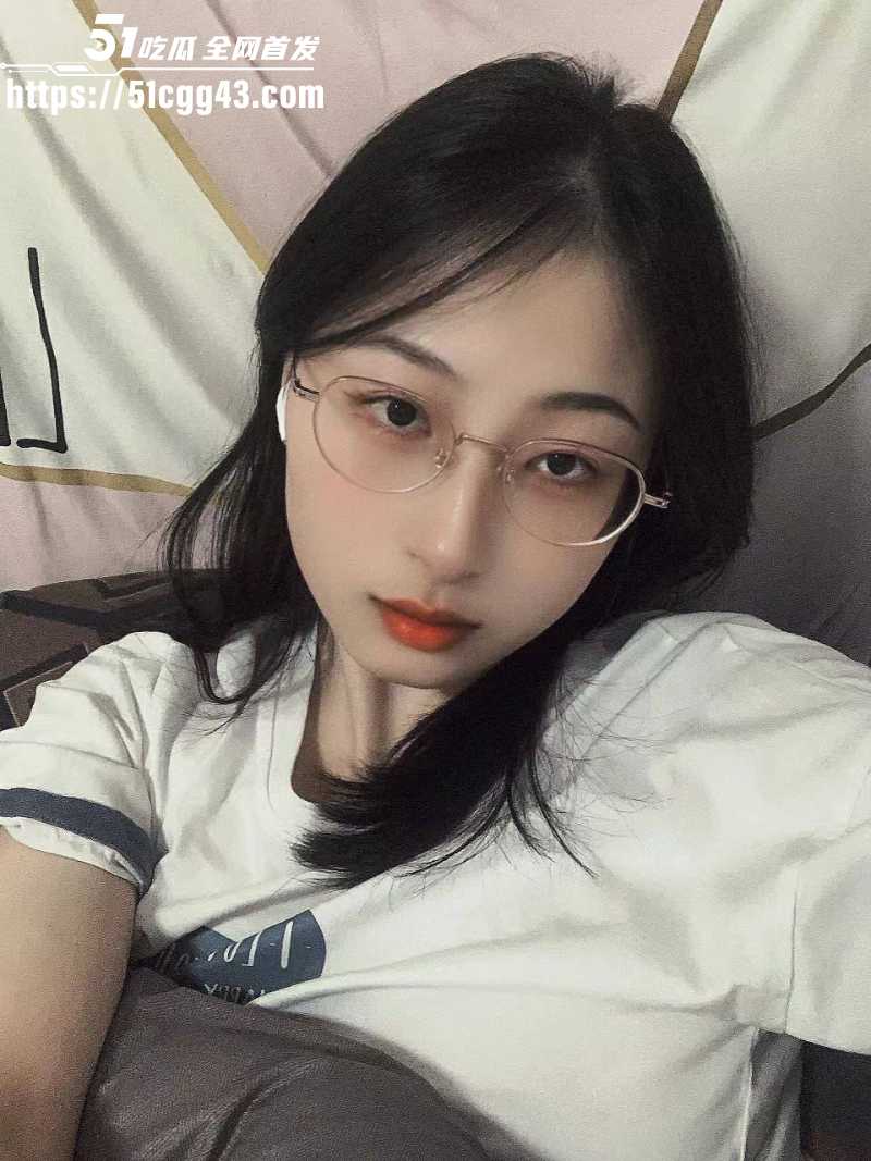 大学眼镜妹 私密视频流出 3 大学眼镜妹 私密视频流出 3