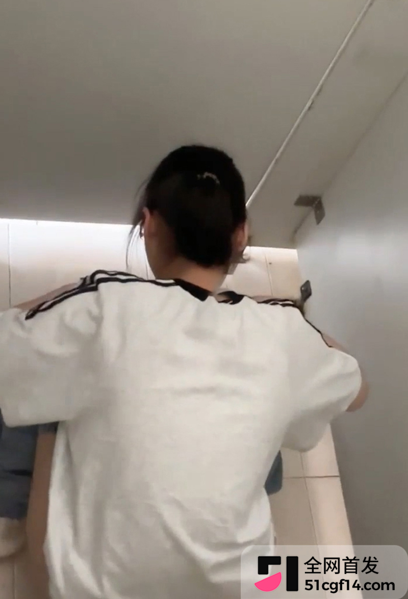 女厕近距离偷拍 4 拷贝 女厕近距离偷拍 4 拷贝