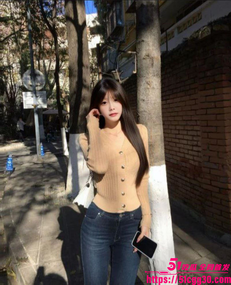湖北纯情甜妹周蓉为3000元宿舍厕所表演自慰 3 湖北纯情甜妹周蓉为3000元宿舍厕所表演自慰 3