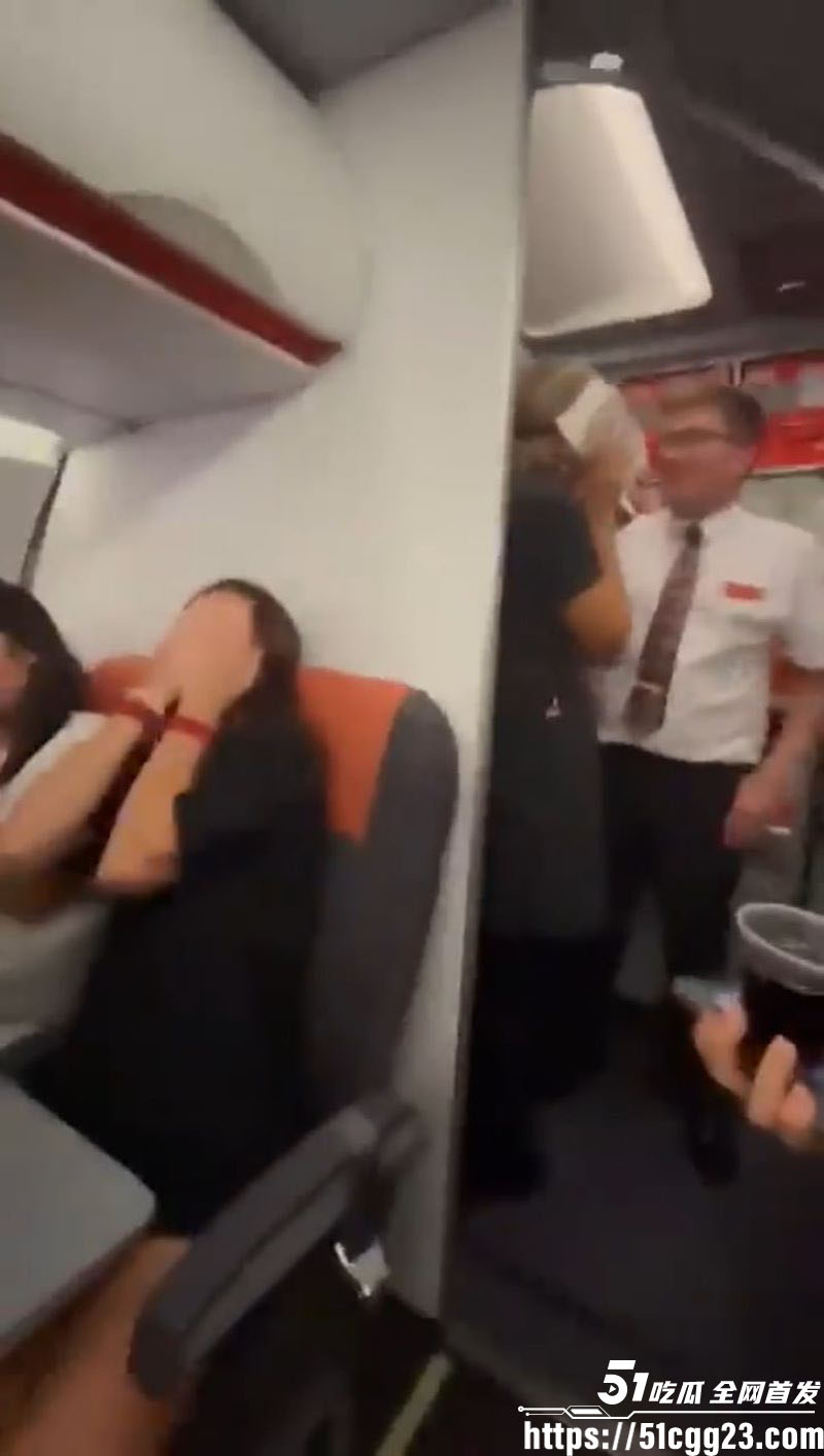 英国易捷航空情侣高空做爱事件 3 英国易捷航空情侣高空做爱事件 3