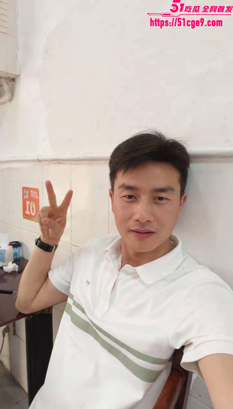 抖音大叔闻鸡起舞直播露屌 4 抖音大叔闻鸡起舞直播露屌 4