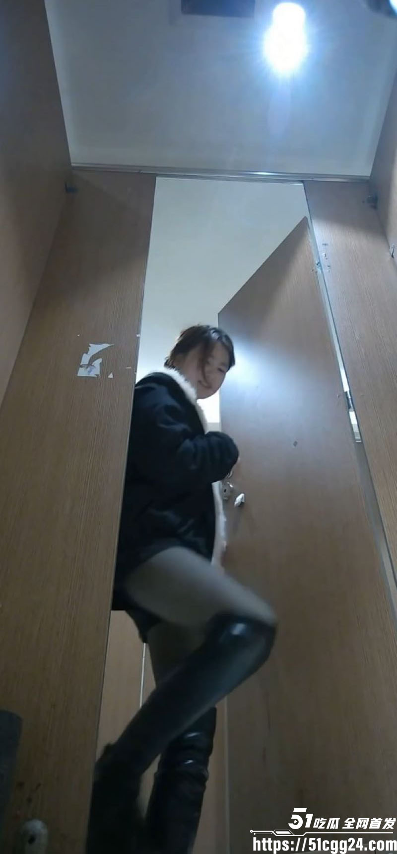 独家偷拍KTV女厕全景 1 独家偷拍KTV女厕全景 1