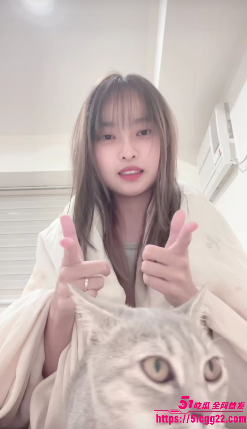 超可爱齐刘海小网美嘟可私密视频外流 3 超可爱齐刘海小网美嘟可私密视频外流 3
