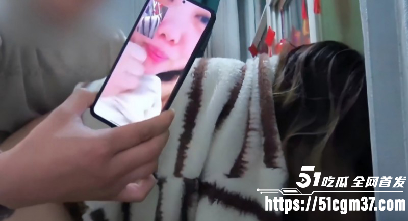 侄女小玲和炮友打电话做爱02 侄女小玲和炮友打电话做爱02