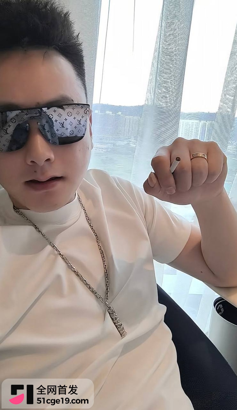 南通丽斐老板娘潘桢卉怒撕老公出轨殷赛金5 南通丽斐老板娘潘桢卉怒撕老公出轨殷赛金5