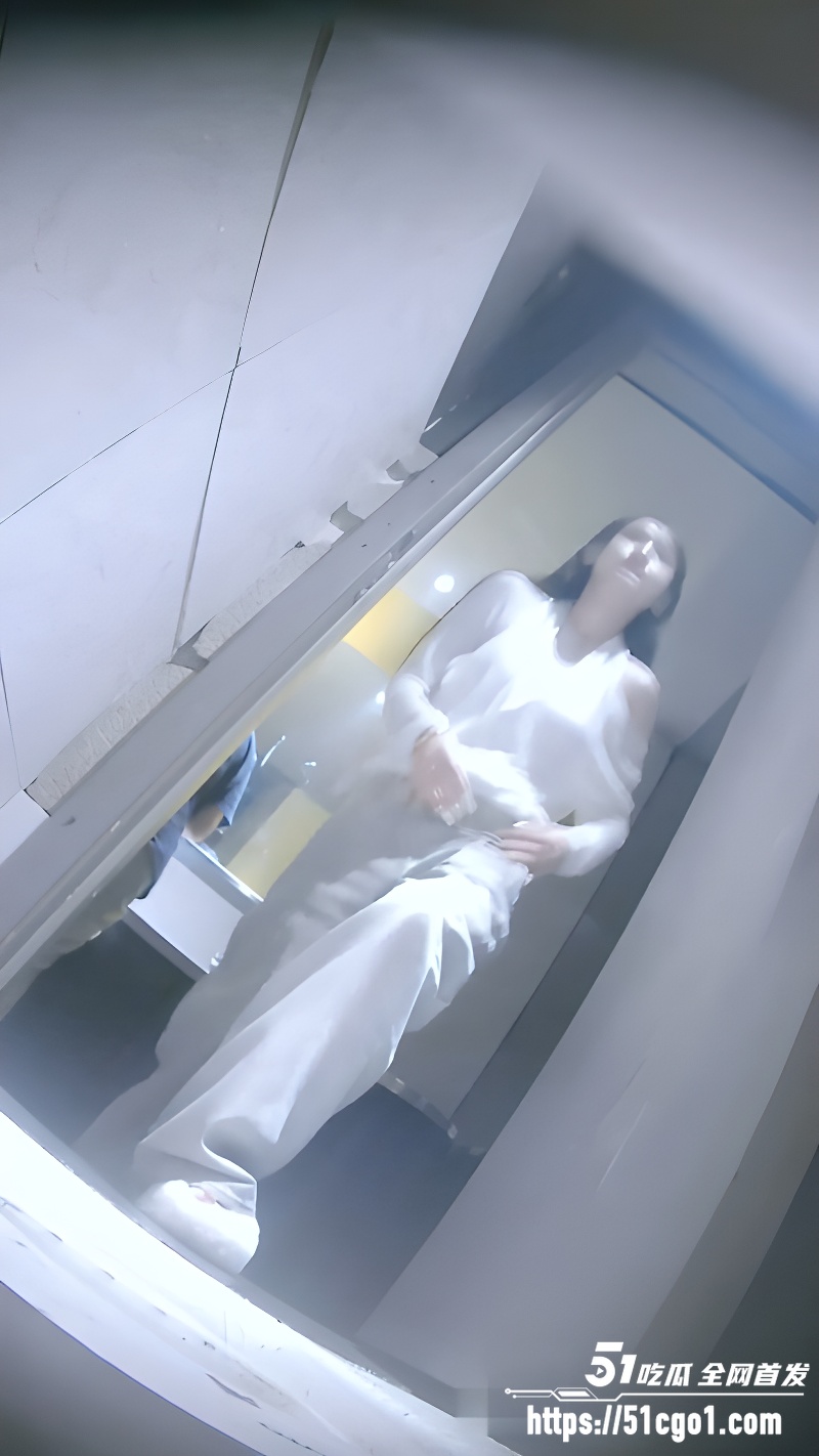 夜总会小姐姐女厕偷拍5 夜总会小姐姐女厕偷拍5