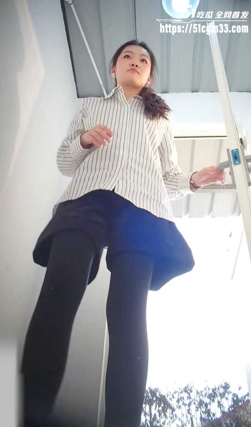 偷拍御姐少妇撅屁股放尿 偷拍御姐少妇撅屁股放尿