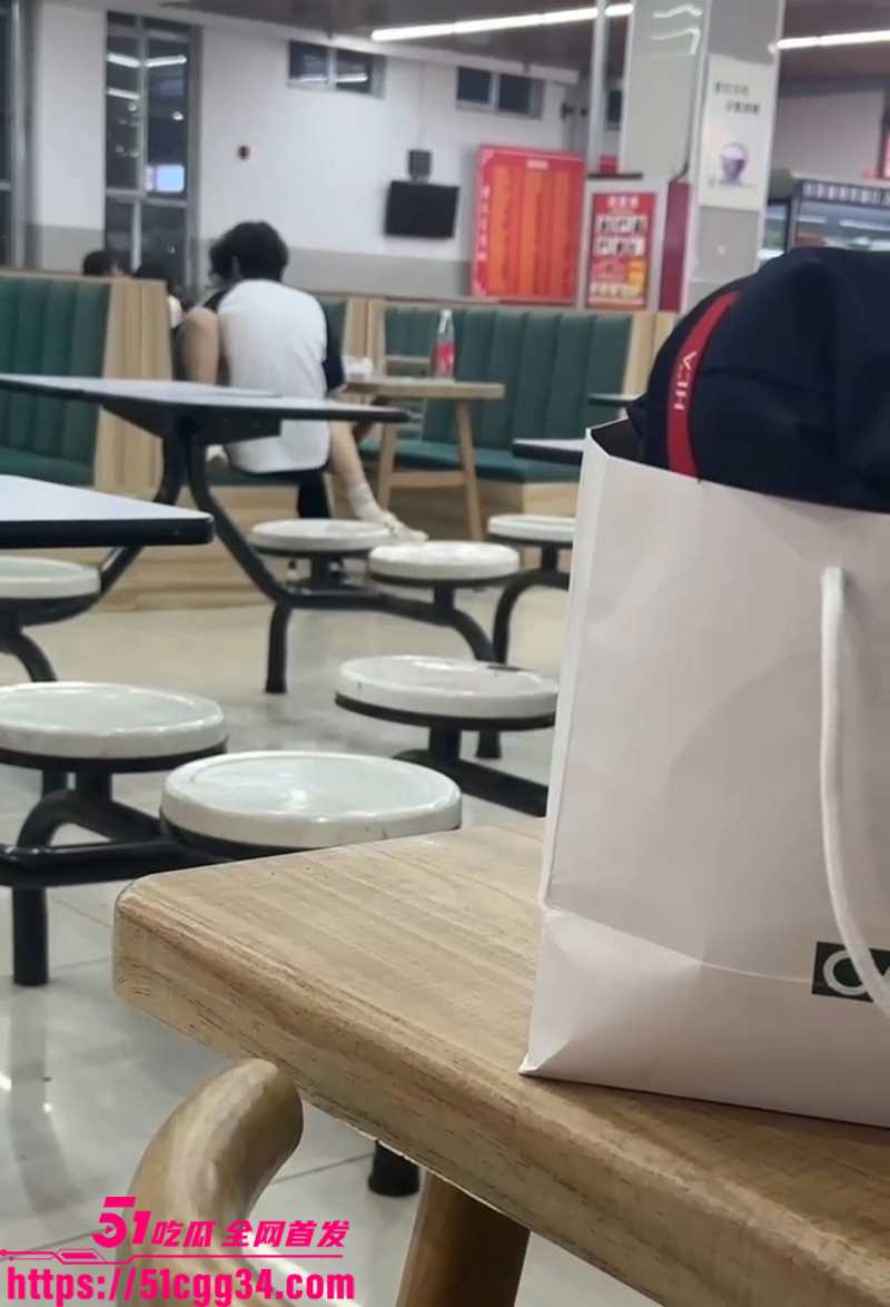 小情侣食堂不雅视频曝光 5 拷贝 小情侣食堂不雅视频曝光 5 拷贝