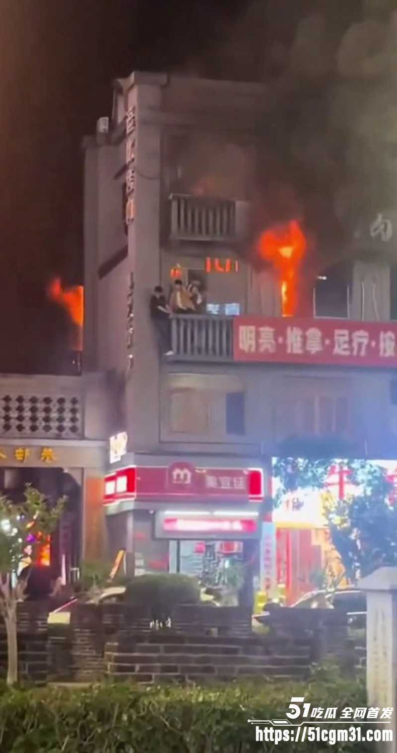 长沙黄兴足疗店着火 4 长沙黄兴足疗店着火 4