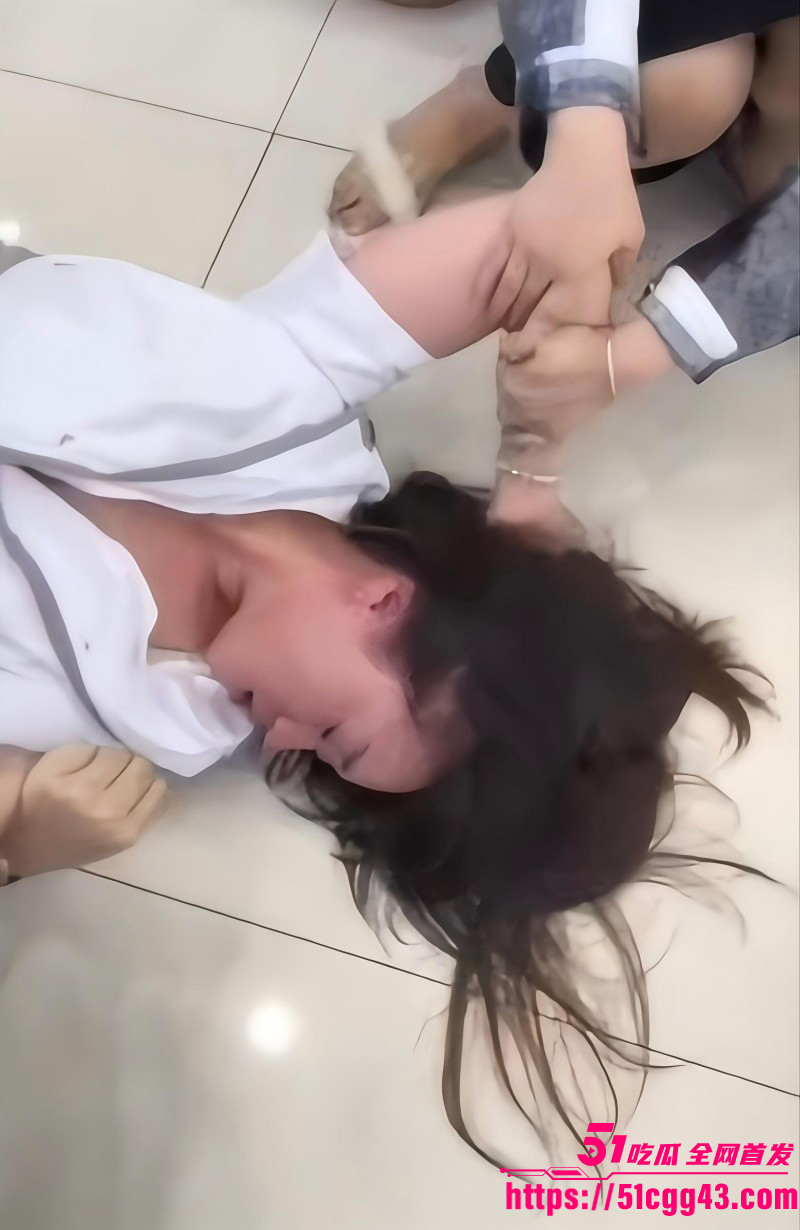 广东深圳原配抓小三视频05 广东深圳原配抓小三视频05