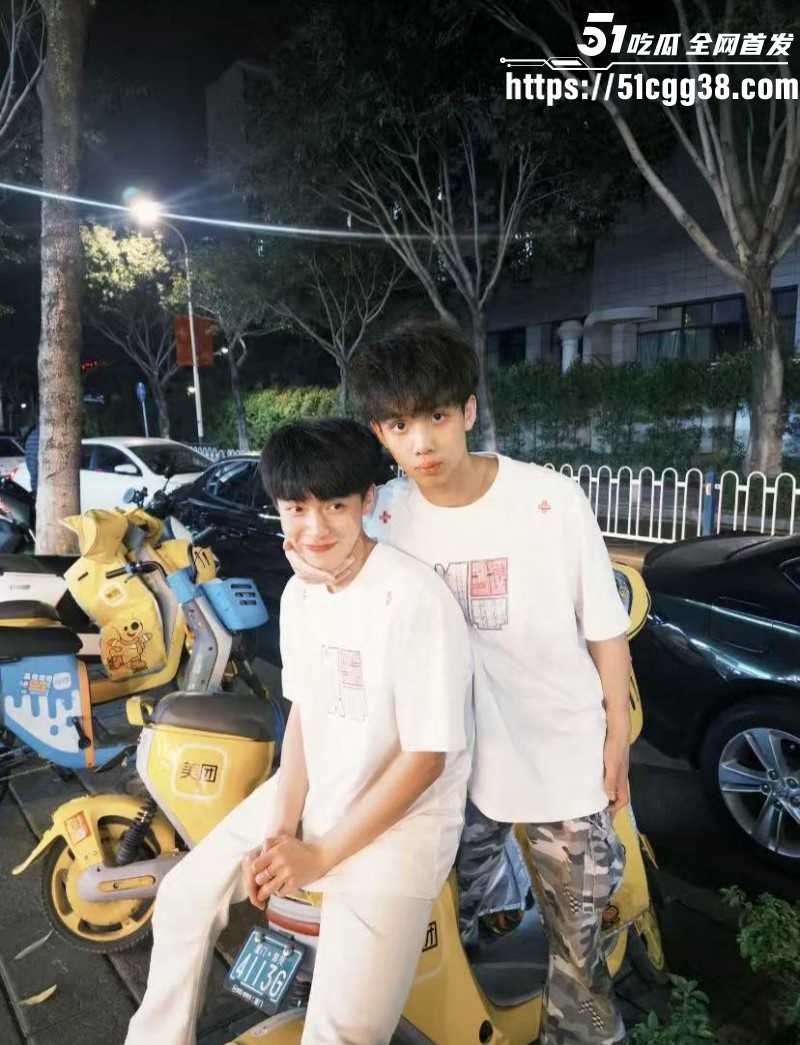 抖音Gay网红小王睡醒了楼梯视频06 抖音Gay网红小王睡醒了楼梯视频06