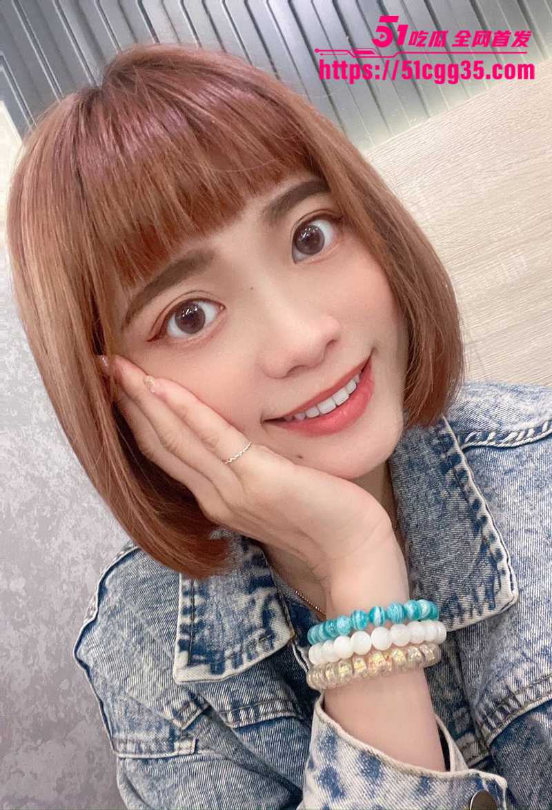 浓眉大眼短发齐刘海反差妹3P性爱视频流出2拷贝 浓眉大眼短发齐刘海反差妹3P性爱视频流出2拷贝