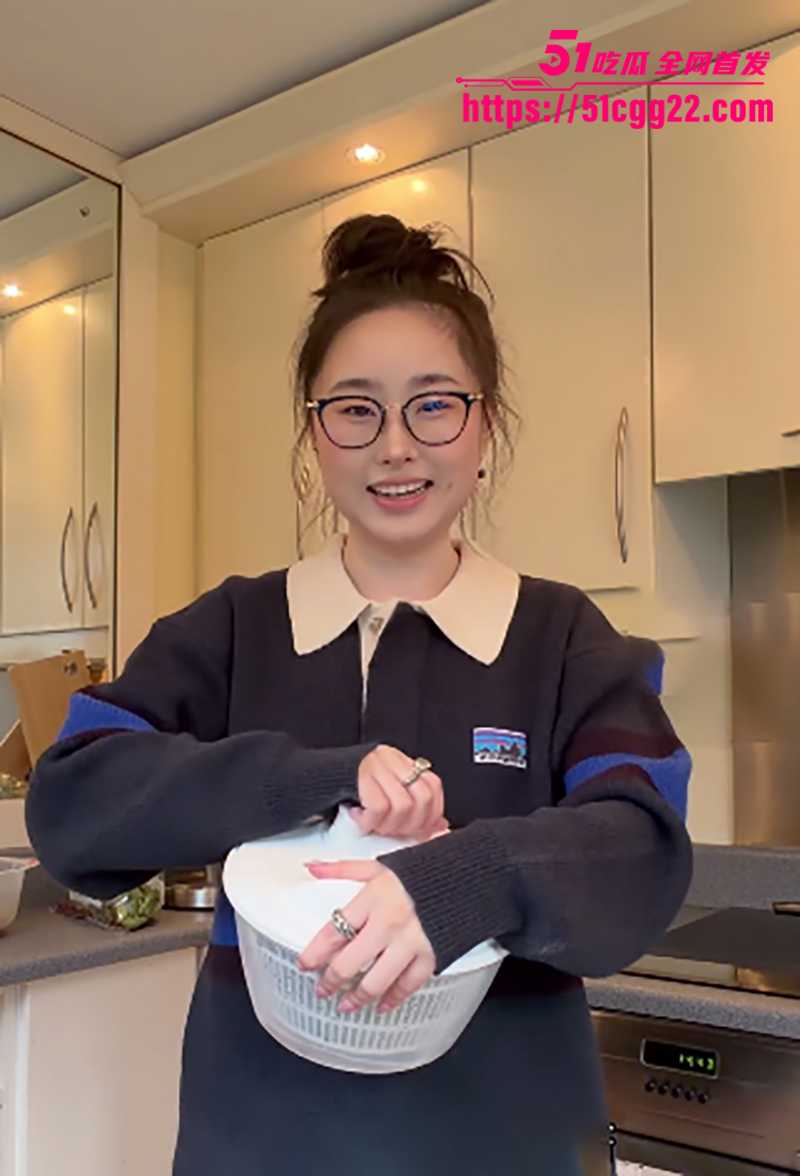 极品阿黑颜母狗噗噗新作微醺侍奉视频流出1拷贝 极品阿黑颜母狗噗噗新作微醺侍奉视频流出1拷贝