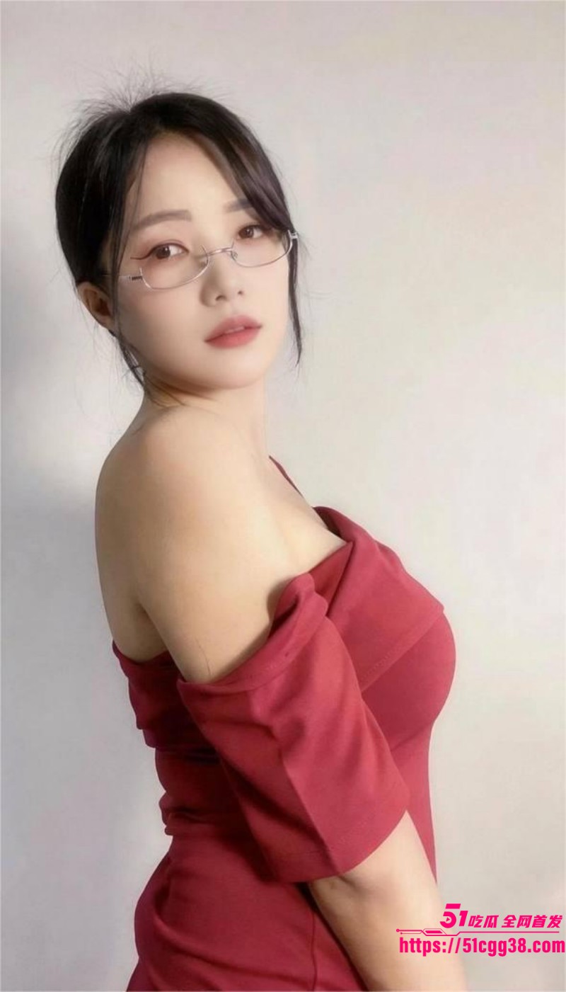 抖音巨乳网红 高曼豚 金主定制自慰视频流出 3watermarked 抖音巨乳网红 高曼豚 金主定制自慰视频流出 3watermarked