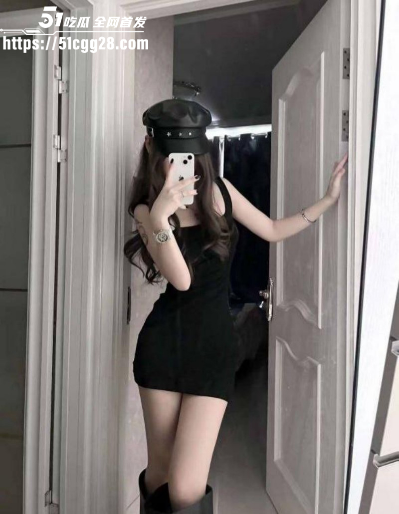 江苏无锡3女1男酒店自拍爆火抖音010 江苏无锡3女1男酒店自拍爆火抖音010
