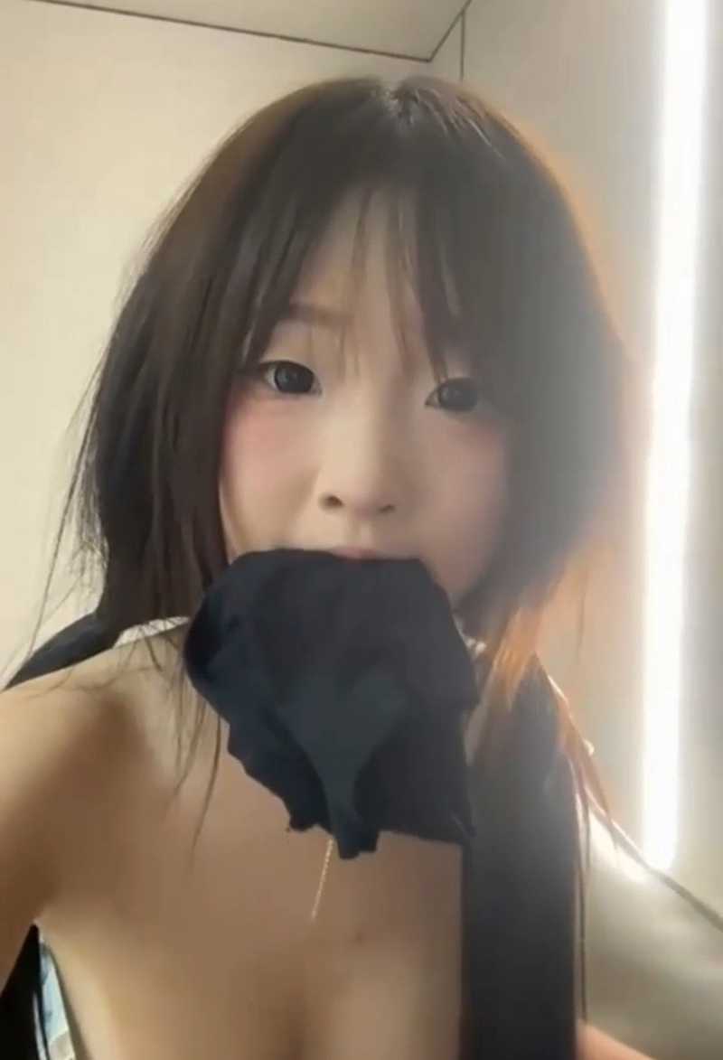 稚嫩萝莉卡卡西直播诱惑逼脸同框视频流出2拷贝 稚嫩萝莉卡卡西直播诱惑逼脸同框视频流出2拷贝
