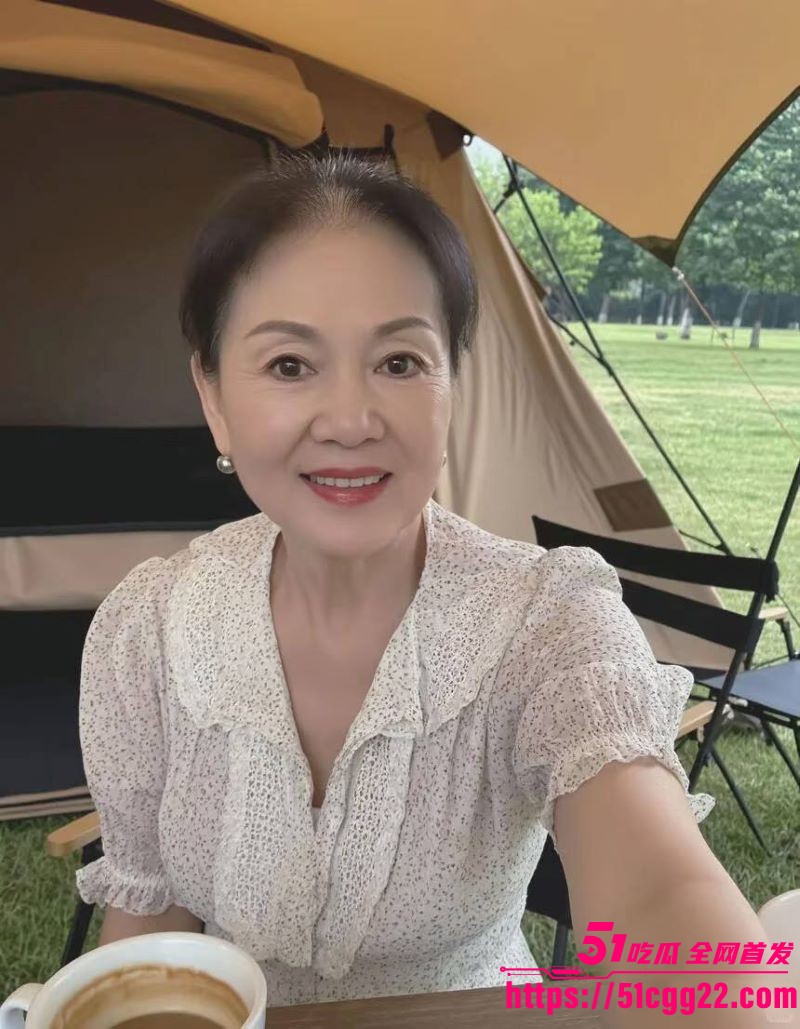 小伙迷恋熟女奶奶拿下67岁寡妇 1 小伙迷恋熟女奶奶拿下67岁寡妇 1
