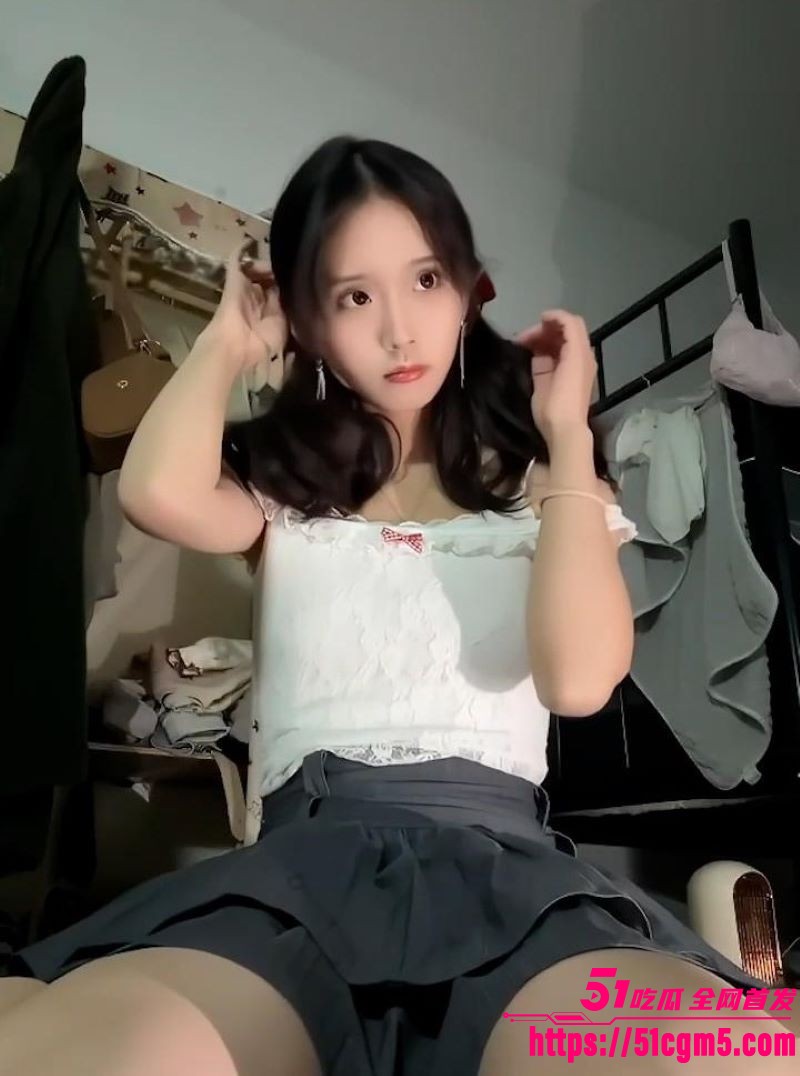 抖音微博擦边网红穿秋裤的猫大尺度自慰视频流出 1 抖音微博擦边网红穿秋裤的猫大尺度自慰视频流出 1