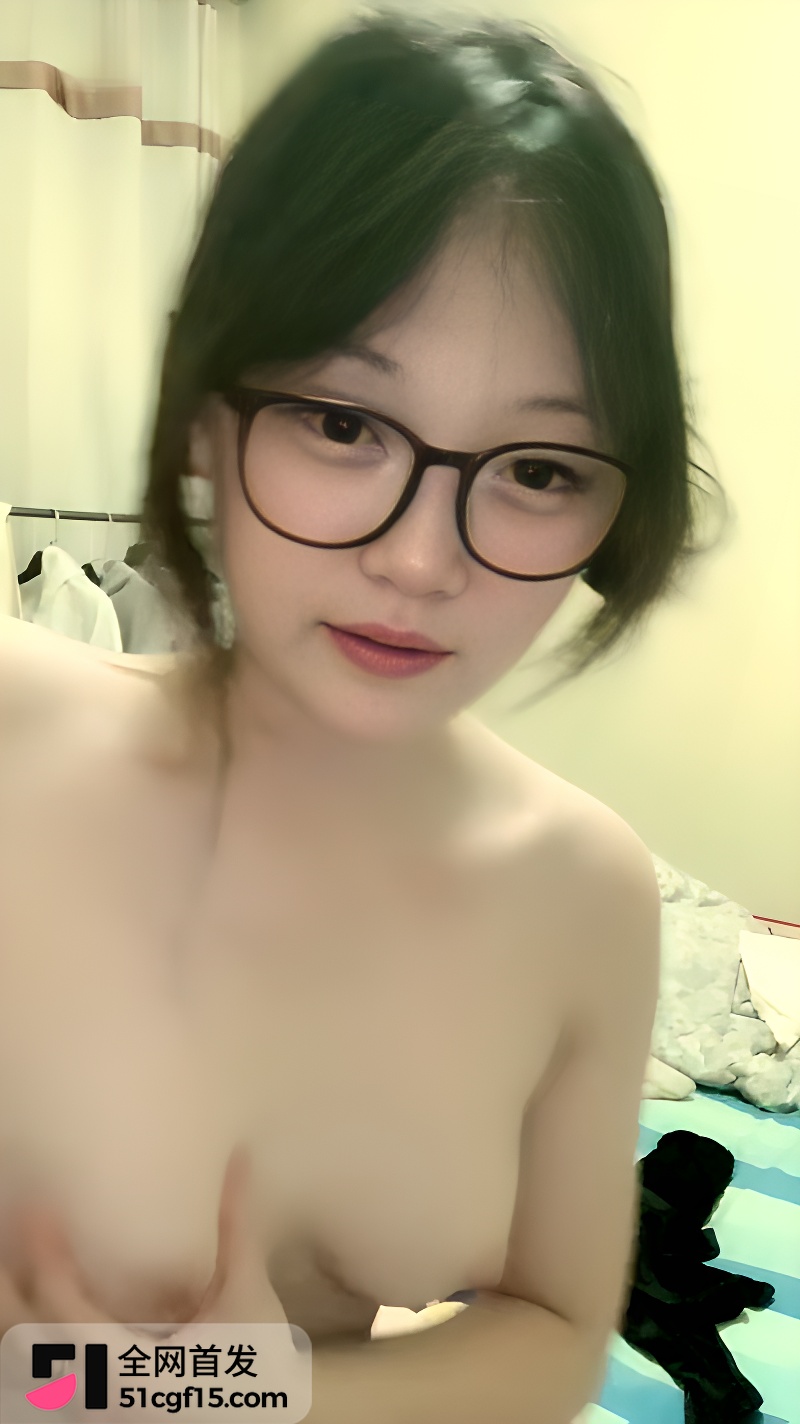 极品反差眼镜妹 洛洛 直播大秀2 极品反差眼镜妹 洛洛 直播大秀2