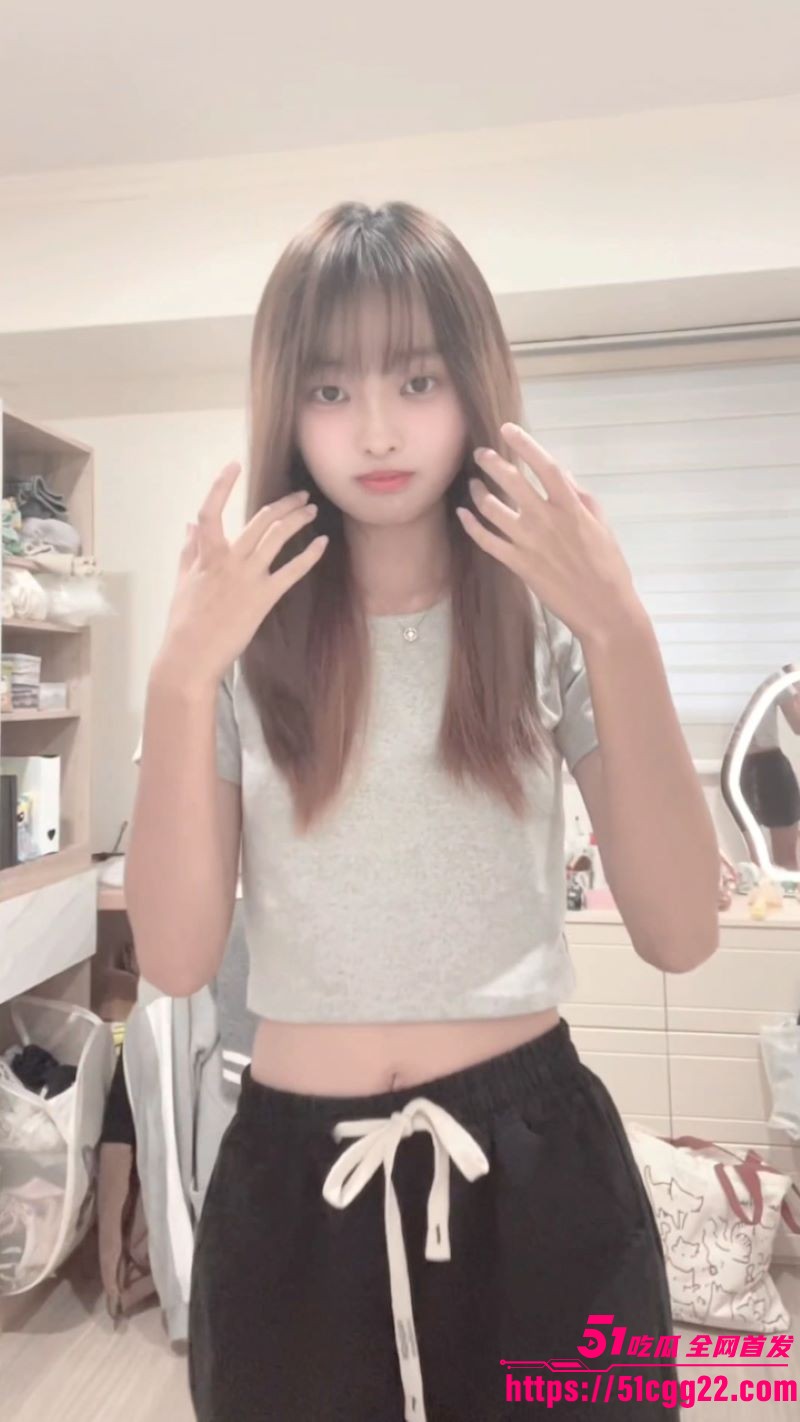 超可爱齐刘海小网美嘟可私密视频外流 2 超可爱齐刘海小网美嘟可私密视频外流 2