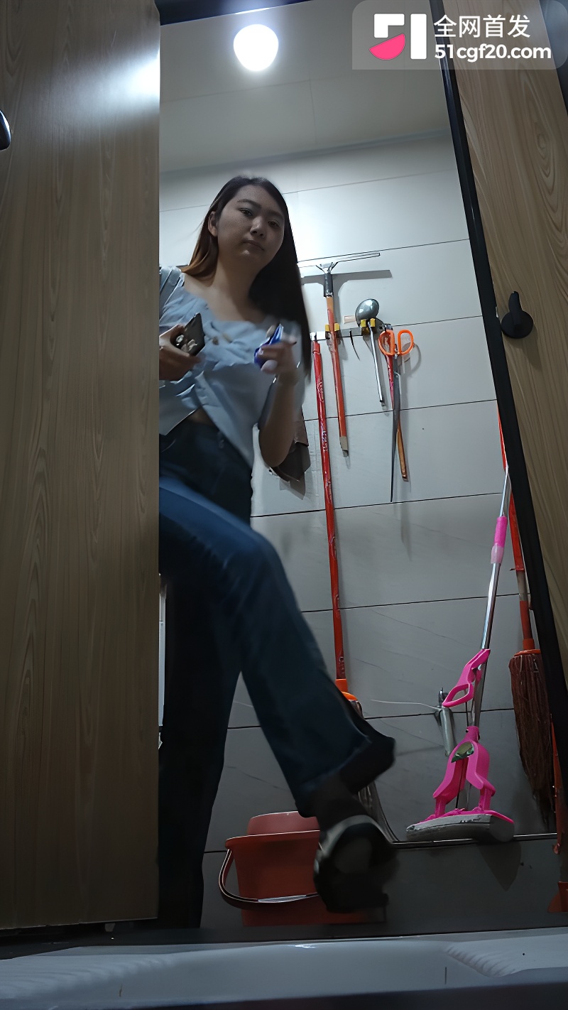 精品女厕系列捕捉少妇如厕瞬间 1 精品女厕系列捕捉少妇如厕瞬间 1
