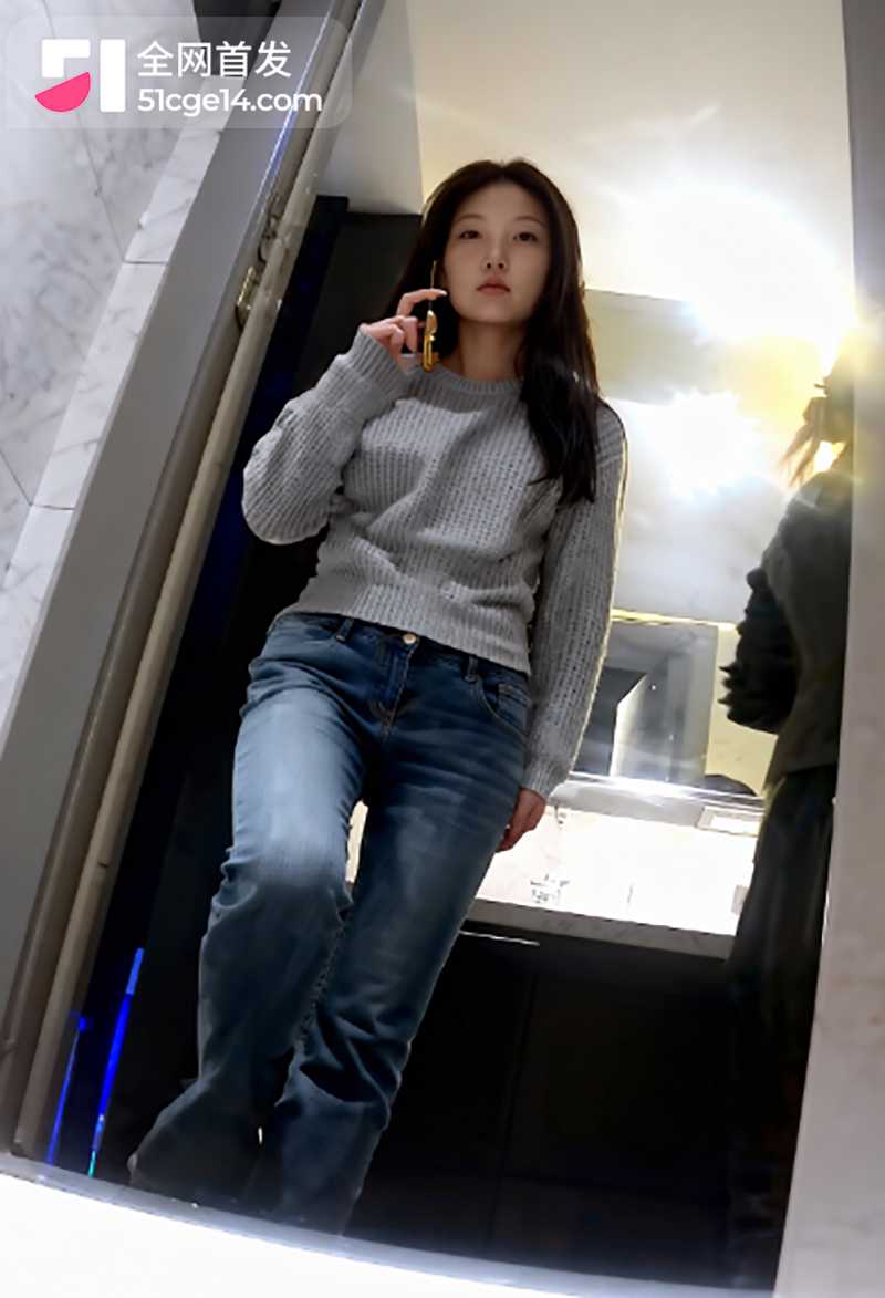 高质量酒吧女厕偷拍 2 拷贝 高质量酒吧女厕偷拍 2 拷贝