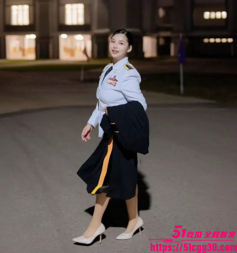 泰国24岁女孩Fah同时交往双胞胎兄弟 3 泰国24岁女孩Fah同时交往双胞胎兄弟 3