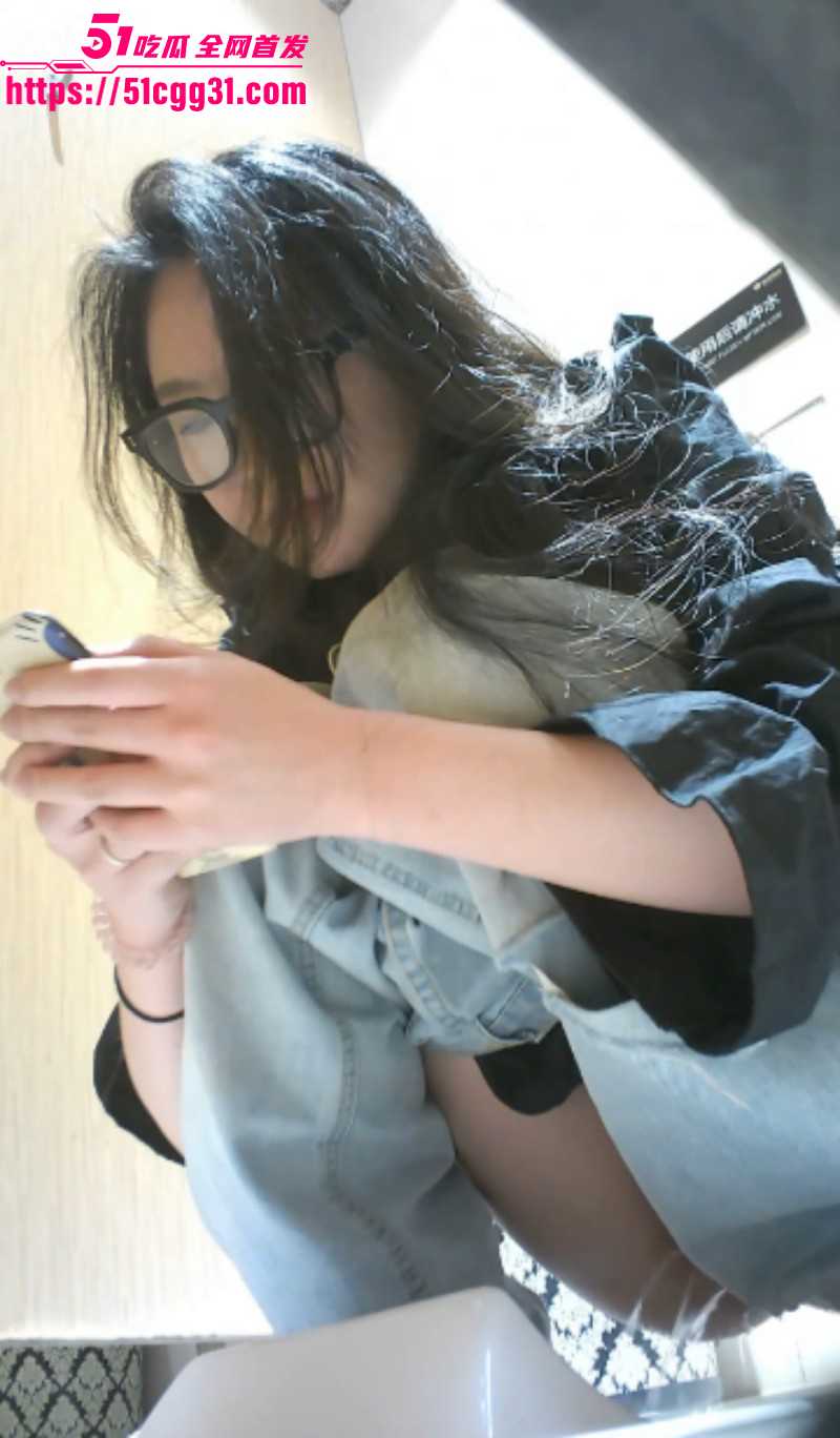 商场女厕偷拍三位气质美女放尿视频04 商场女厕偷拍三位气质美女放尿视频04