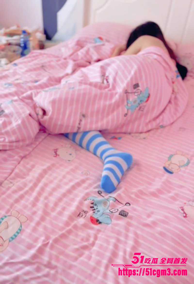 海角乱伦之父女乱伦视频流出 1 拷贝 海角乱伦之父女乱伦视频流出 1 拷贝