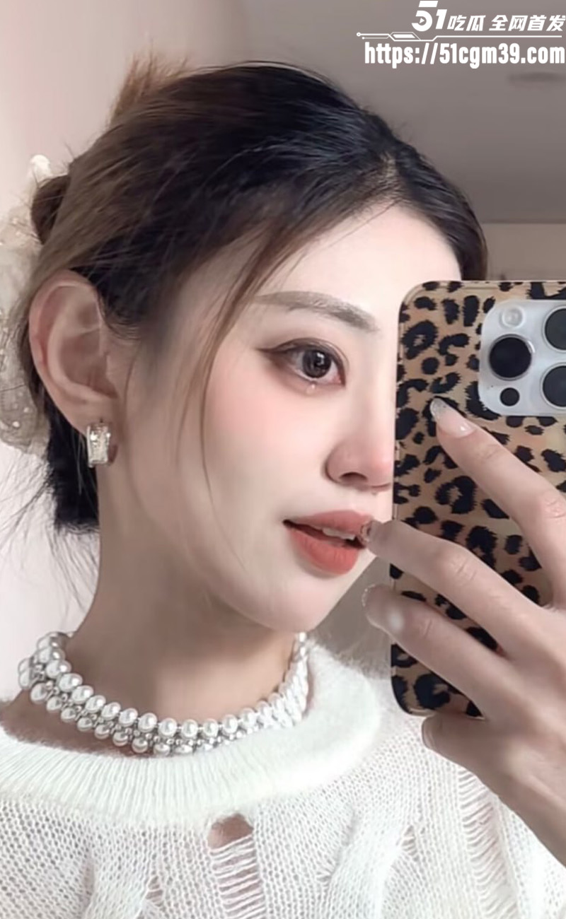广州高颜值少妇淫妻4 广州高颜值少妇淫妻4