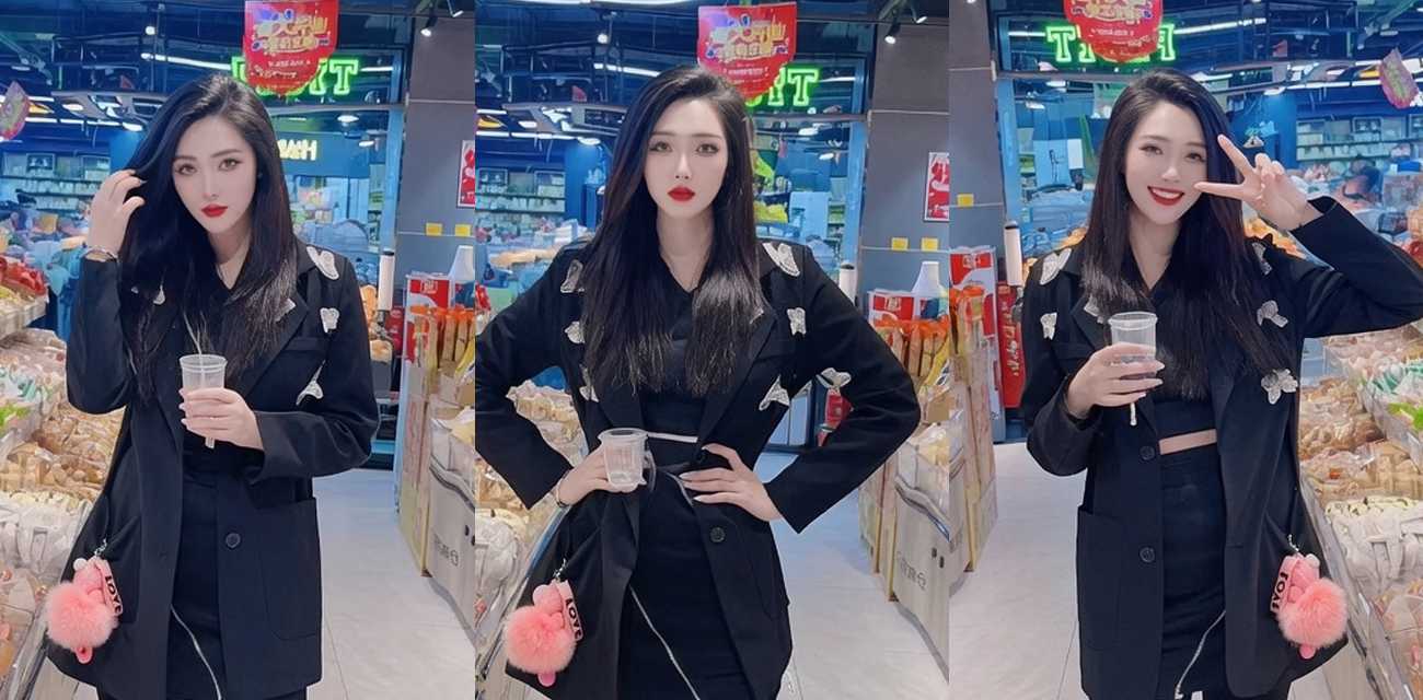 快手网红 女配 定制福利 道具抽插自慰蜜穴 表情淫荡汁液拉丝 浓密阴毛下粉穴诱人至极