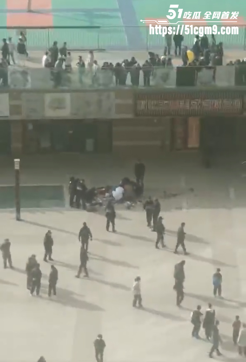 青海西宁城北区南门体育馆初中生杀人视频流出1拷贝 青海西宁城北区南门体育馆初中生杀人视频流出1拷贝