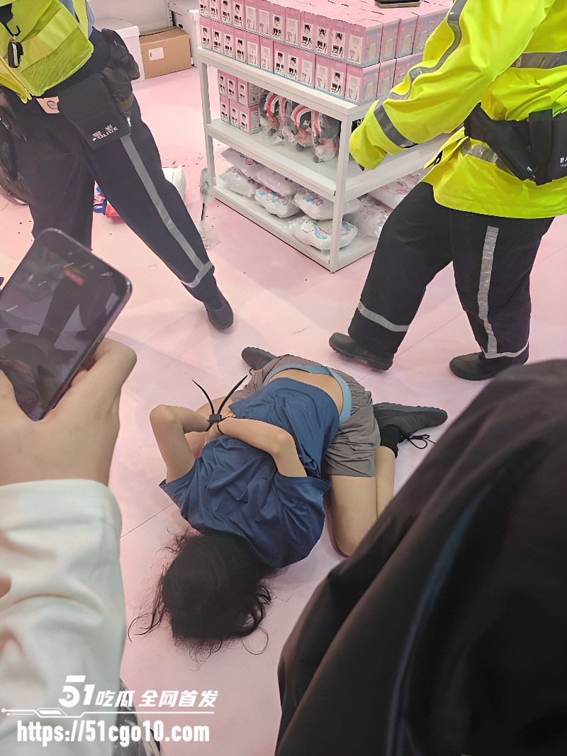 上海闪店捅人事件 2 上海闪店捅人事件 2