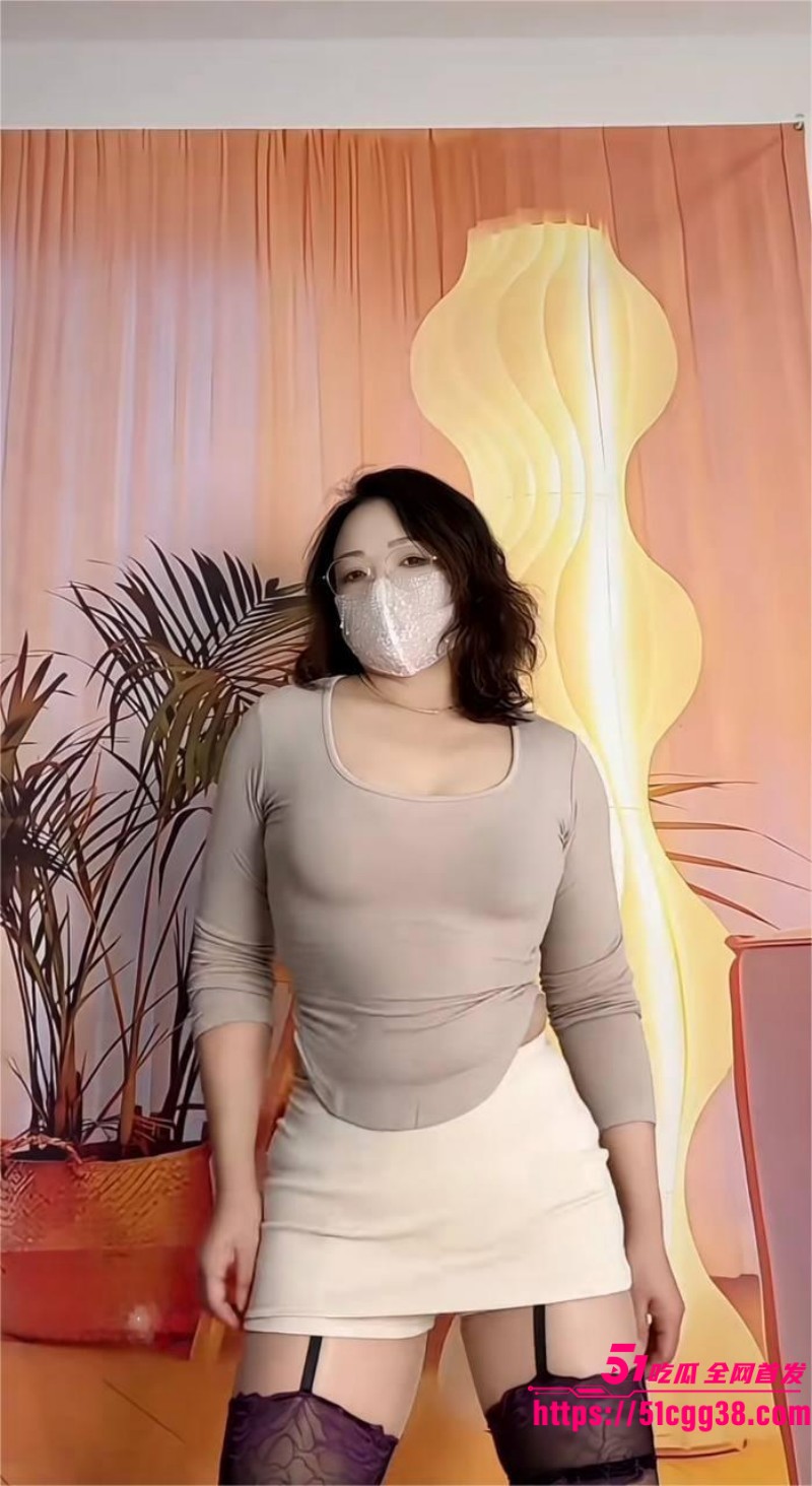 快手巨乳网红 敏媚娘 定制福利曝光 1 快手巨乳网红 敏媚娘 定制福利曝光 1