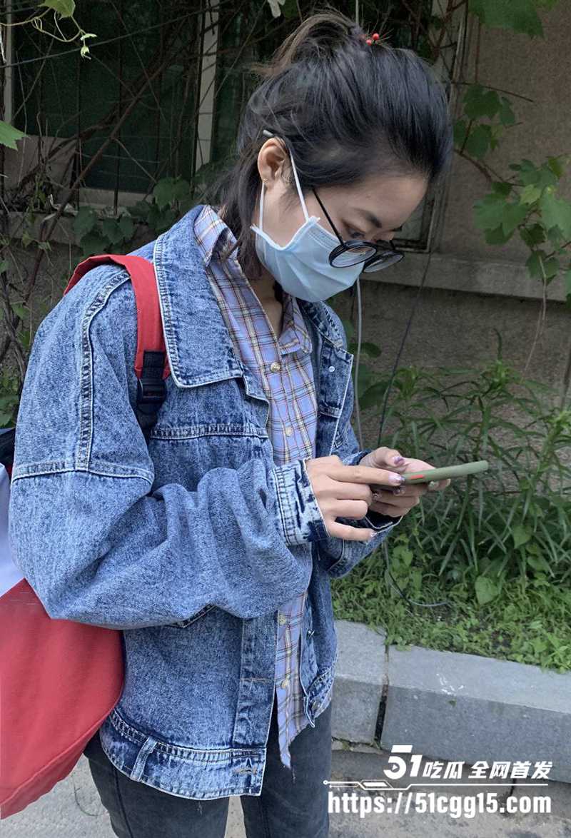 江西大学眼睛婊母狗大学生黄珊珊不雅视频流出1拷贝 江西大学眼睛婊母狗大学生黄珊珊不雅视频流出1拷贝