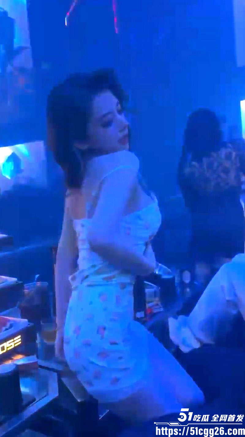商K淫乱生活合集曝光 4 商K淫乱生活合集曝光 4