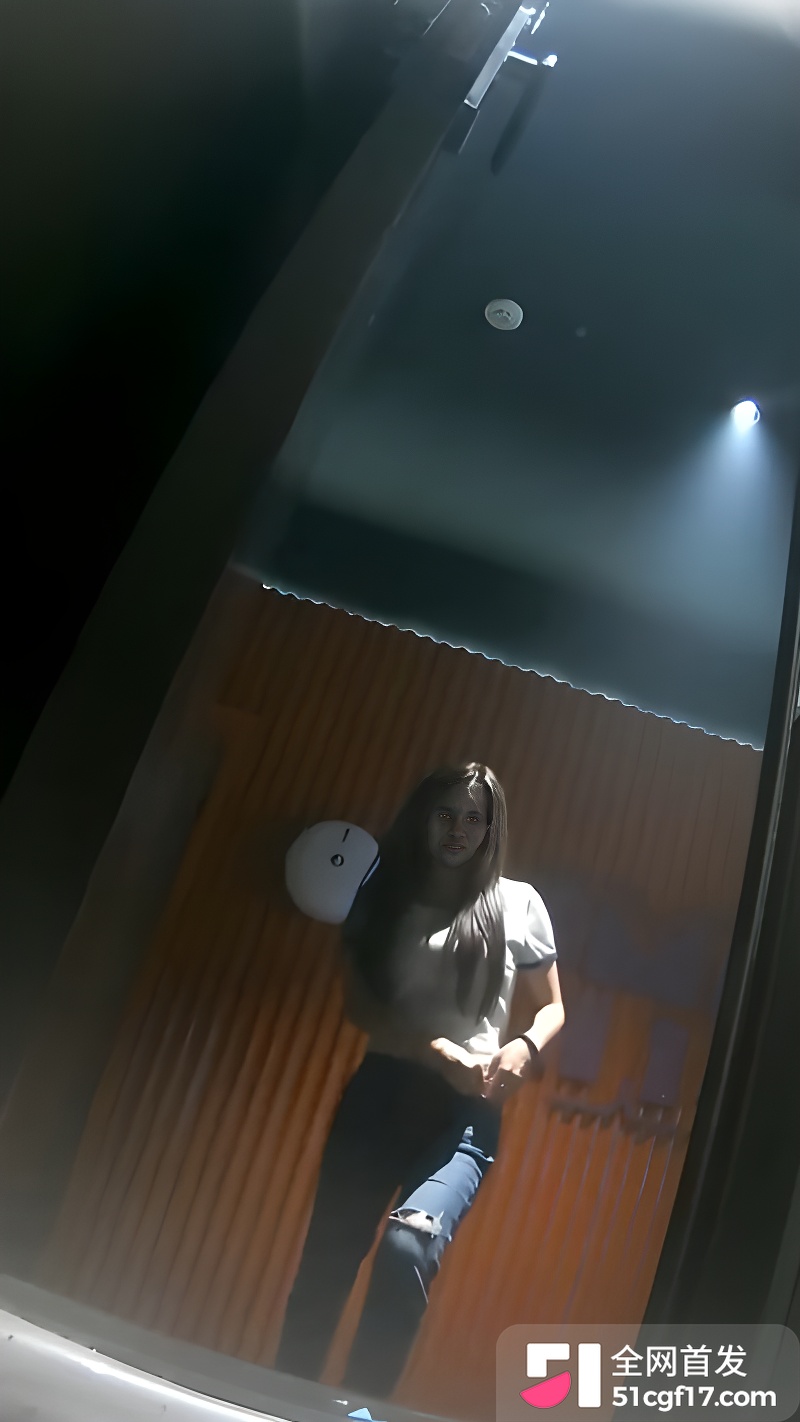酒吧厕所偷拍系列2 酒吧厕所偷拍系列2