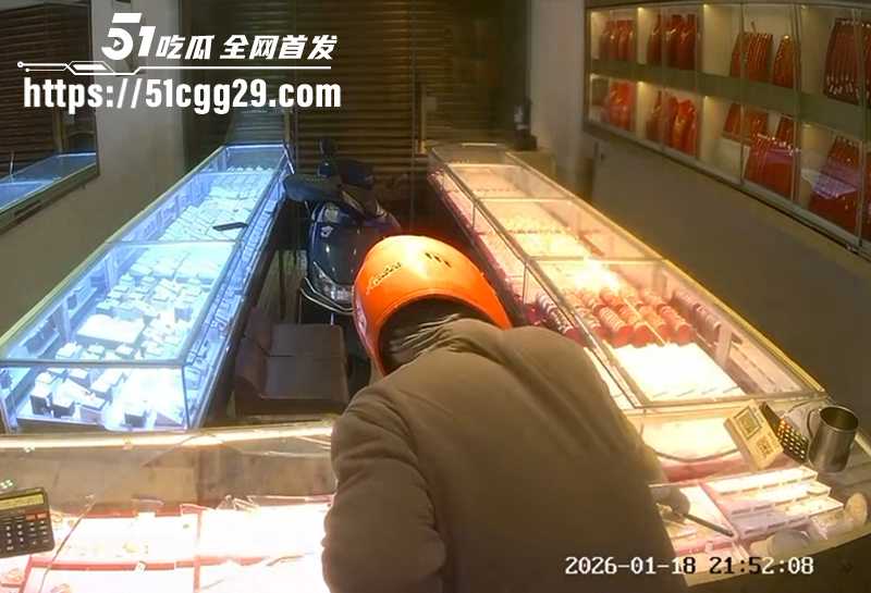 福建平潭依强金被抢劫监控视频流出 8 拷贝 福建平潭依强金被抢劫监控视频流出 8 拷贝
