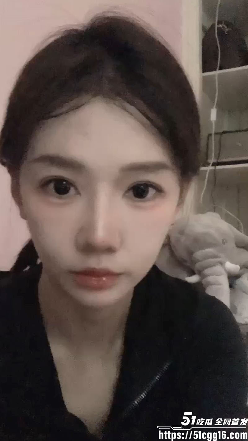 成都精神小伙张嘉鑫和骚货女友第5弹 3 成都精神小伙张嘉鑫和骚货女友第5弹 3