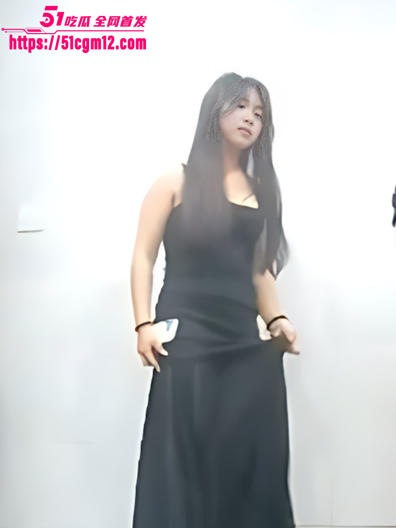 双角度厕拍极品美女放尿 前拍绝美颜值强人尿意后骚穴圣水狂喷 白虎黑森林尽收眼底 满足极限偷窥欲! 双角度厕拍极品美女放尿 前拍绝美颜值强人尿意后骚穴圣水狂喷 白虎黑森林尽收眼底 满足极限偷窥欲!