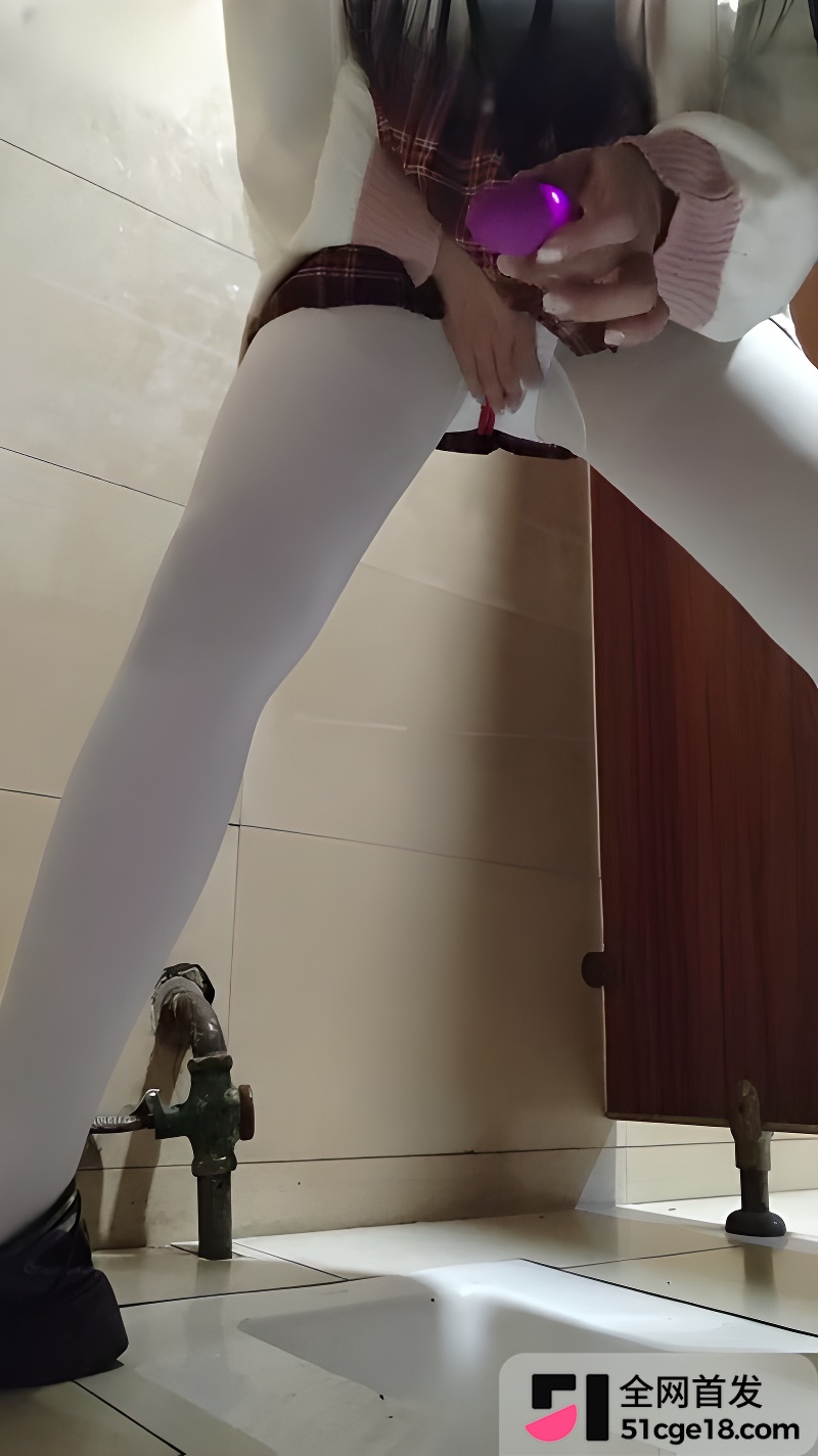 双马尾萝莉 栗栗子 JK制服塞跳蛋上街 5 双马尾萝莉 栗栗子 JK制服塞跳蛋上街 5
