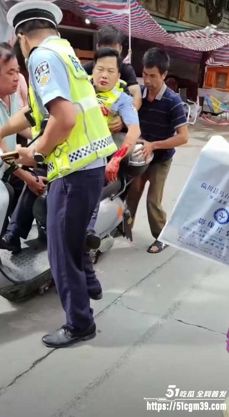 广西玉林砍人狂魔 30岁男子当街发疯 3 广西玉林砍人狂魔 30岁男子当街发疯 3