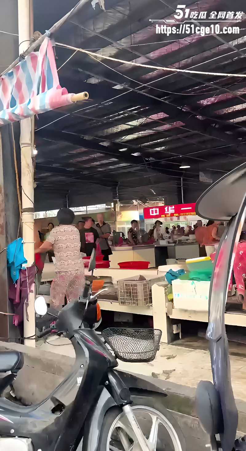 湖北天门麻洋镇菜市场直接开打 4 湖北天门麻洋镇菜市场直接开打 4