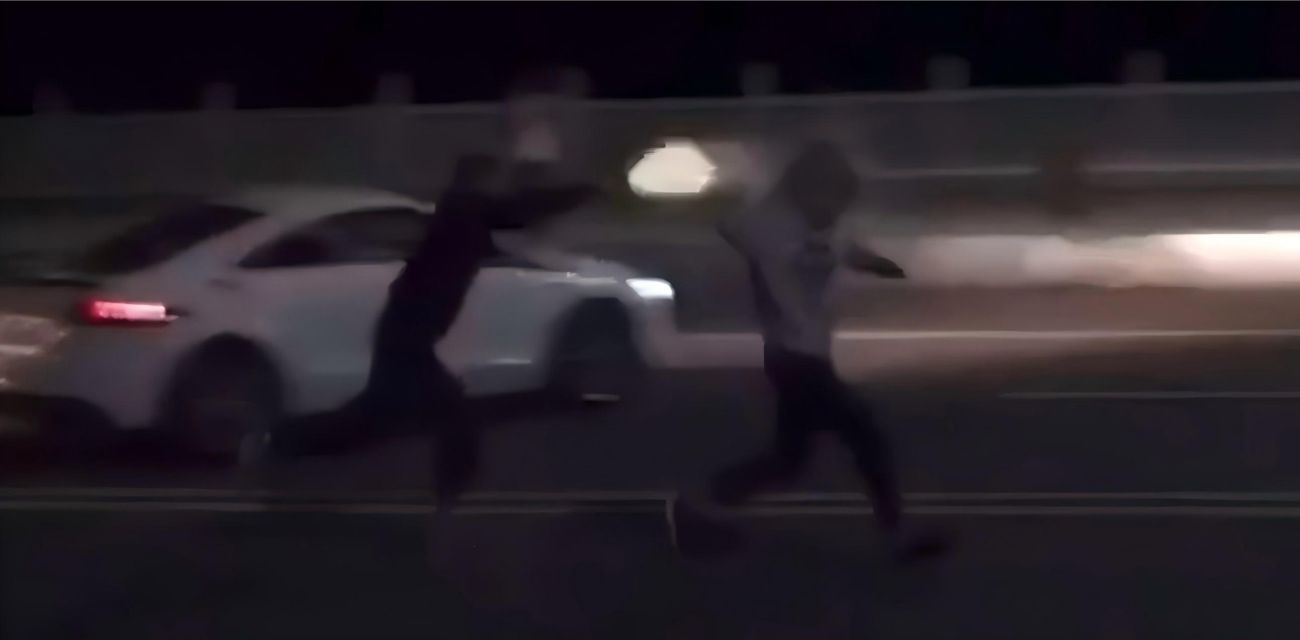 河南街头惊现枪击案件 两男子驾车追逐引发矛盾打架 保时捷车主直接提枪射杀！