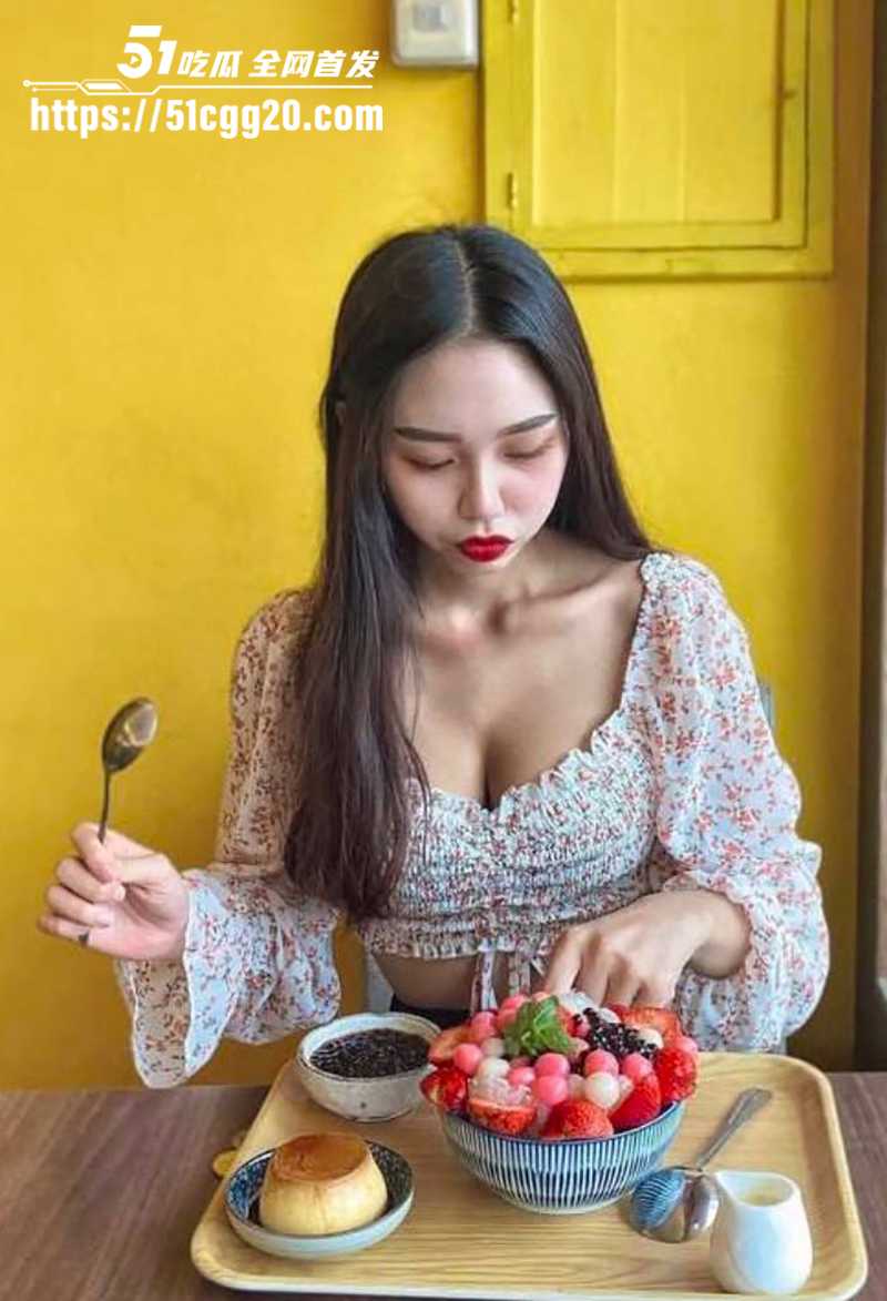 高颜值反差婊被调教视频流出 2 拷贝